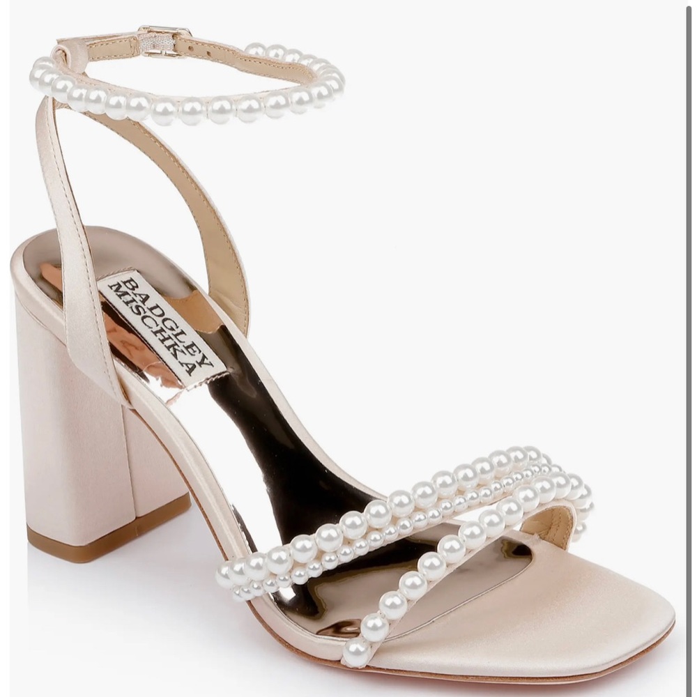 NWOT Badgley Mischka Feisty Heels in Ivory